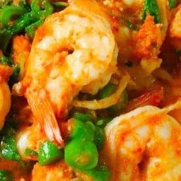 ข้าวราดผัดพริกแกงกุ้ง