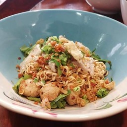 เส้นมาม่าเรือต้มยำแห้ง