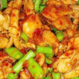 ผัดพริกแกงไก่(กับข้าว)