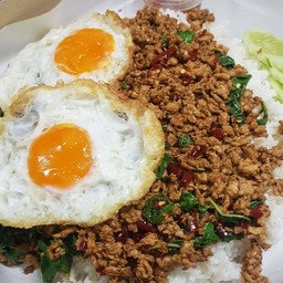 กะเพราถาดหมูสับสูตรพริกแห้ง