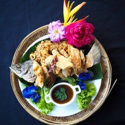 ปลากะพงทอดน้ำปลา+ยำมะม่วง(ตัว)