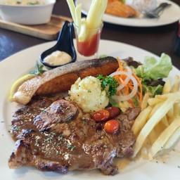 สเต๊กหมูสันคอ กับ ปลาแซลมอน