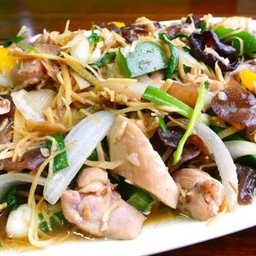 ไก่ผัดขิง (กับข้าว)