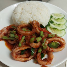 ข้าวพริกแกงปลาหมึก