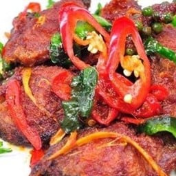 ปลาดุกทอดผัดเผ็ด