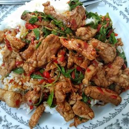 ข้าวกะเพราสเต๊ก