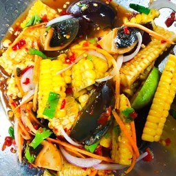 ยำข้าวโพดไข่เยี่ยวม้า