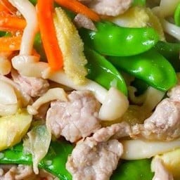 ผัดผักรวมมิตรหมู(กับข้าว)