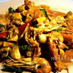 ผัดพริกแกงรวมมิตร(กับข้าว)