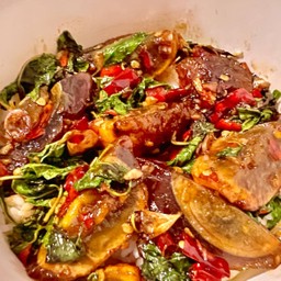 กะเพราไข่เยี่ยวม้าอย่างเดียว ราดข้าว