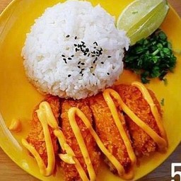 ข้าวไก่ทอดซอสชีส