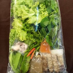 ป้าอิ๋วขนมไทย แหนมเนือง เมี่ยงคำ