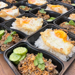 ข้าวเนื้อทอดกระเทียมพริกไทย (ไม่ไข่ดาว)