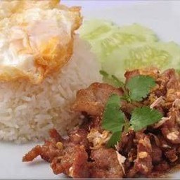 ข้าวหมูกระเทียม