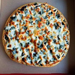 พิซซ่าหน้าผักโขมชีส