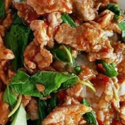 กระเพราหมูชิ้น(กับข้าว)