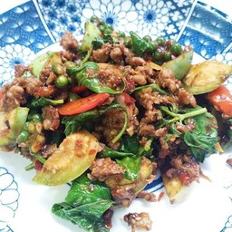 ผัดฉ่าเนื้อเป็นกับ