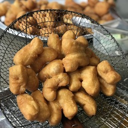 ปาท่องโก๋ ชิ้นละ