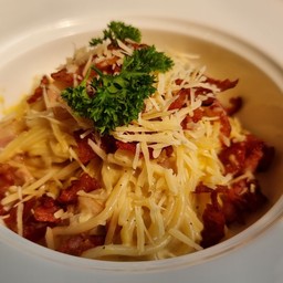 สปาเก็ตตี้พริกแห้งเบคอน