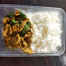 ข้าวผัดพริกแกงไก่