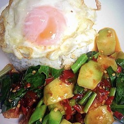 ข้าวคะน้าหมูกรอบ