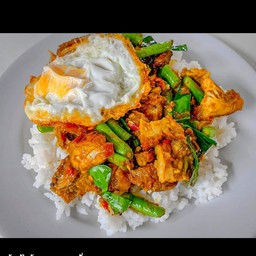 พริกแกงหมูกรอบ