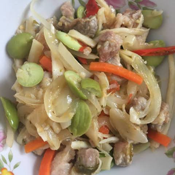ข้าวราดผัดพริกหยวก