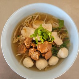 ก๋วยเตี๋ยวรวมไก่พิเศษ