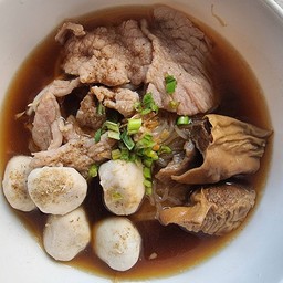 ก๋วยเตี๋ยวหมู พี่โหนก