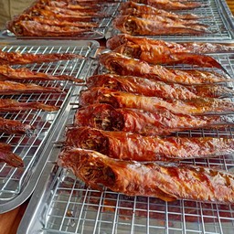 ปลาดุกอบสมุนไพรอบโอ่ง 1 ตัว