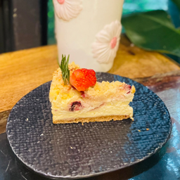 Strawberry Crumble Cheesecake