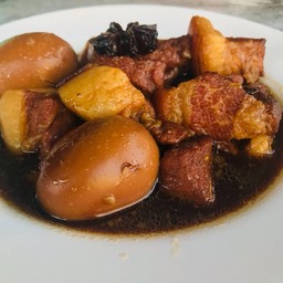 หมูพะโล้ไข่