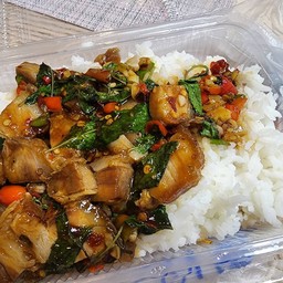 ก๋วยเตี๋ยวเนื้อแชมป์&กะเพราถาด ปรีดี43