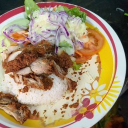 ข้าวไก่ทอดน้ำสลัด