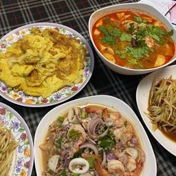 ต้มยำรวม+ บุ้งหมูกรอบ + ไข่เจียวหมูสับ + ข้าวหอม 3 ถุง