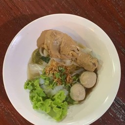 ก๋วยเตี๋ยวลูกชิ้น+น่องไก่