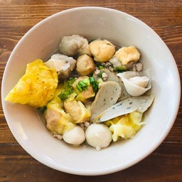 เกี๊ยวน้ำลูกชิ้นแคะ