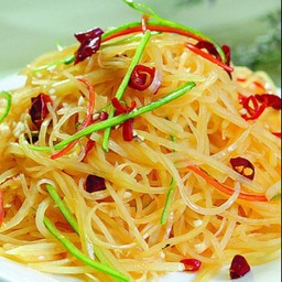 酸辣土豆丝  ผัดมันฝรั่งเส้น