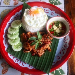 ผัดพริกแกงไข่ดาว