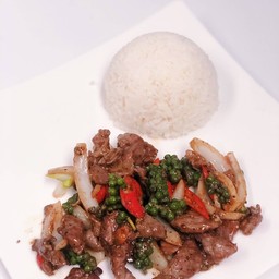 ข้าวเนื้อผัดพริกไทยดำ