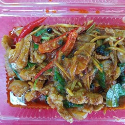 ข้าวราดผัดเผ็ดขาหมู