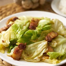 ผัดกะหล่ำหมูราดข้าว+ไข่ดาว