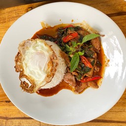 ผัดพริกเผาไข่ดาว