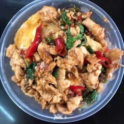 ข้าวไข่ข้น กระเพราไก่กรอบ