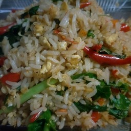 ข้าวผัดคลุกกะเพราหมู