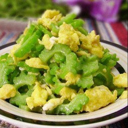 苦瓜炒蛋  มะระผัดไข่