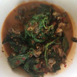 แกงคั่วหอยขมใบชะพลู