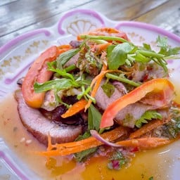 ยำคอหมูย่าง