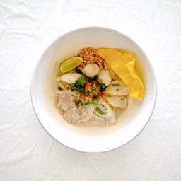 ก๋วยเตี๋ยวลูกชิ้นปลารวมมิตรแห้ง