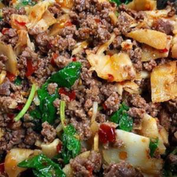 ข้าวกะเพราเนื้อหน่อไม้ดอง